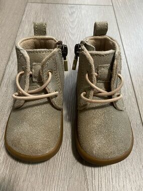 UGG Kids Tan Suede Ankle Boots with Side Zipper Sparkle Girls Sz 2 / 3 Gold